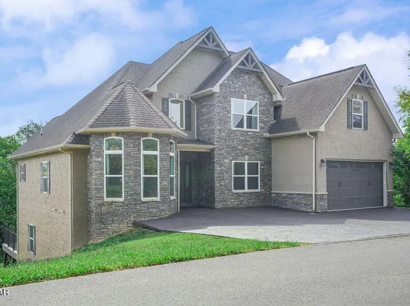 1202 Foxwood Dr, Sevierville, TN 37862