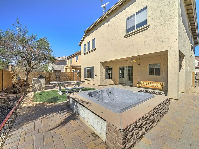 2143 W Marconi Ave — Photo 31