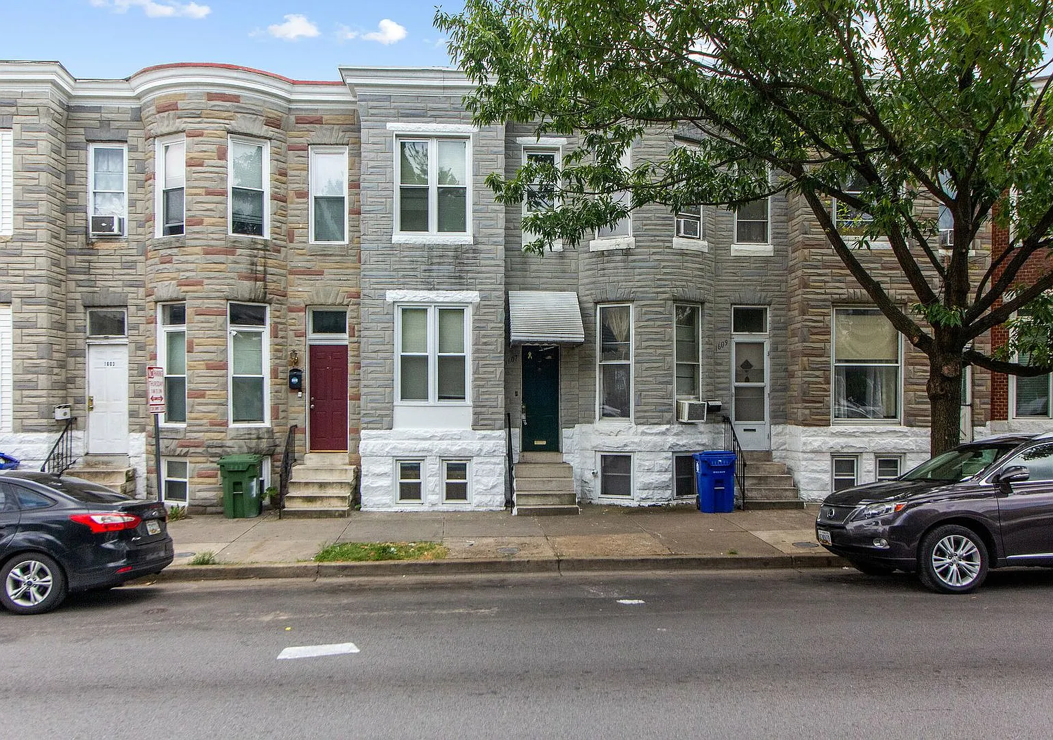 2 bedroom 1.5 bath rowhome for rent in Baltimore — Photo 1