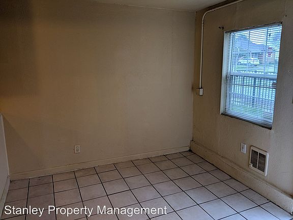 2nd image of 3400 33rd St #B