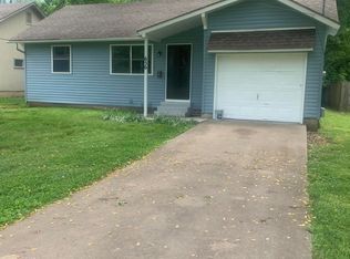 656 S Peach Tree Ave, Springfield, MO 65802