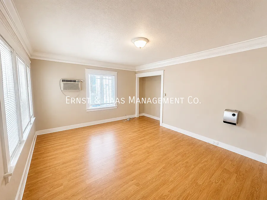 Lovely 1-Bedroom Home with Fenced Yard and 1-Car Garage! *HOLD — Photo 2