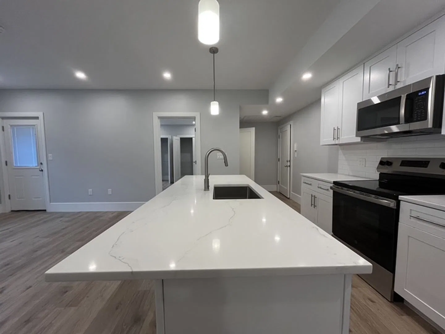 New 4 bed 3 Bath in Brighton — Photo 2