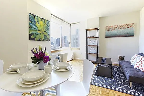 Rented by Compass | media 51