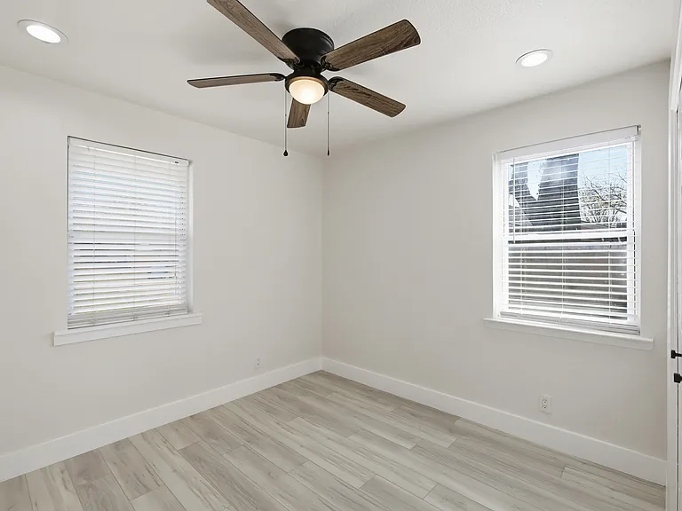 1002 Mardi Gras Ln — Photo 10