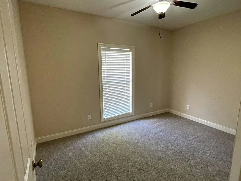 141 Creekside Dr — Photo 13