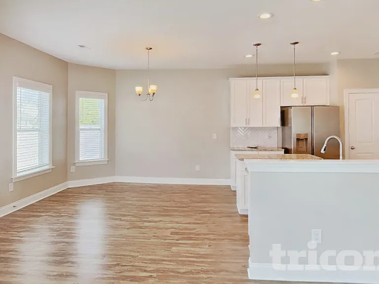 834 Lakemont Dr — Photo 4