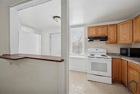 1658 Conklin St — Photo 7