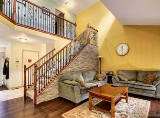 9 Ione Dr UNIT B, South Elgin, IL 60177