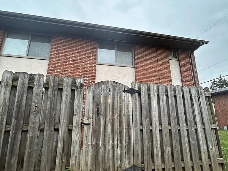 Coventry Court Townhomes — Photo 181