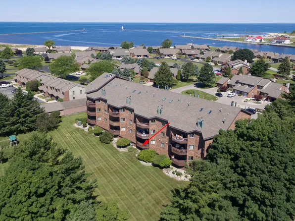 368 Harbor Dr Unit 104, Ludington, MI 49431
