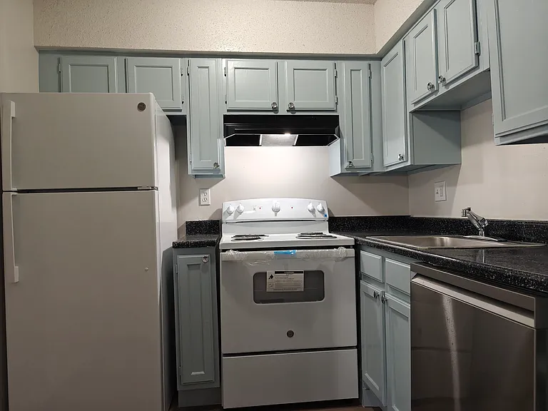 Stonewood Apartments — Photo 12
