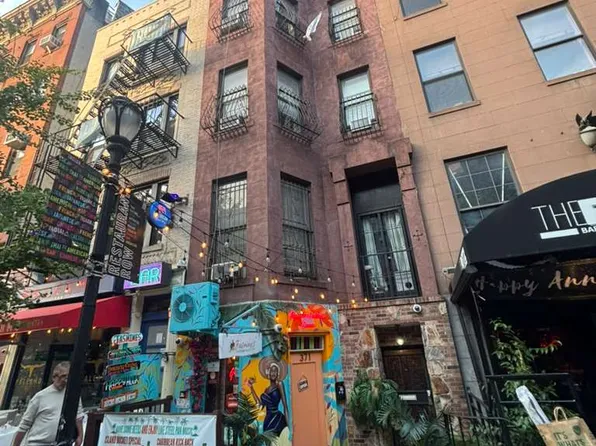 371 West 46th Street image 10 of 11