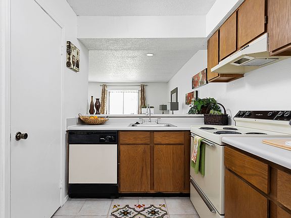 Spacious Kitchen with Dishwasher - Invitational Apartments