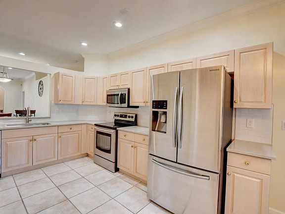5th image of 10840 Royal Caribbean Cir