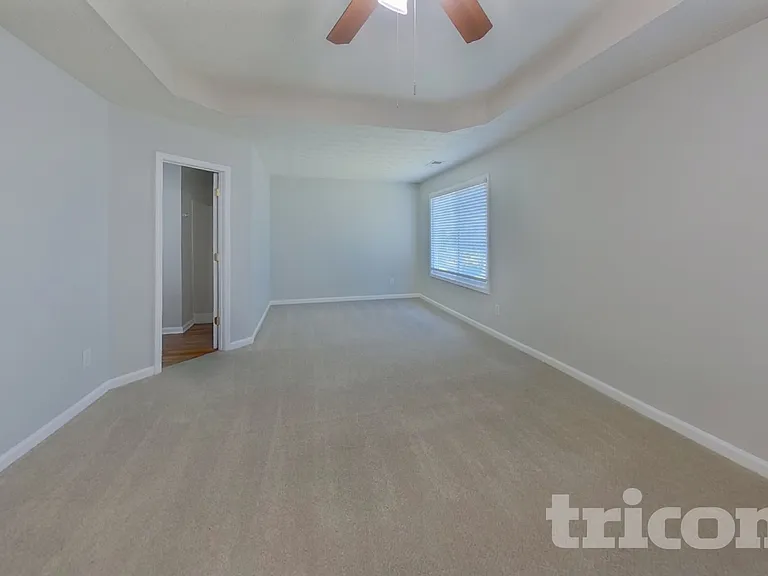 1916 Hillspring Ln — Photo 7
