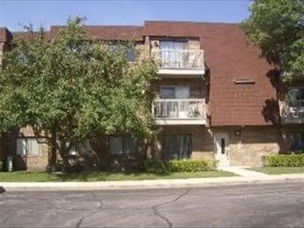 709 W Central Rd #3C5, Mount Prospect, IL 60056