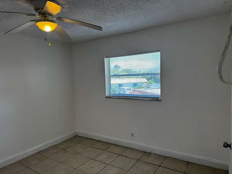 978 SW 10th Dr — Photo 74