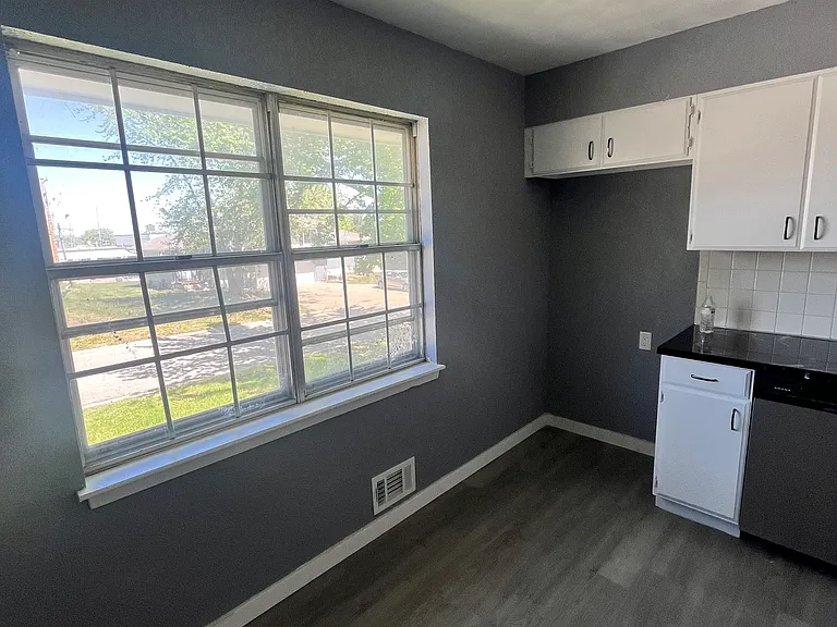 1008 SW Sunset St — Photo 4