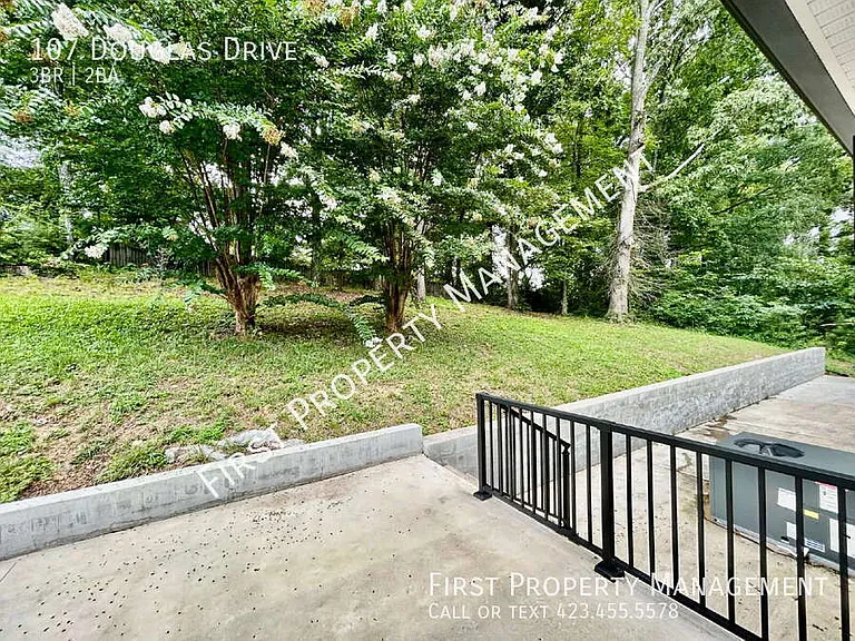 107 Douglas Dr — Photo 17