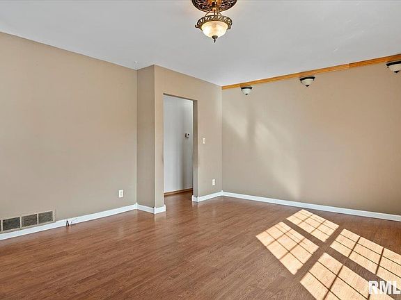 4th image of 2100 N 16th St