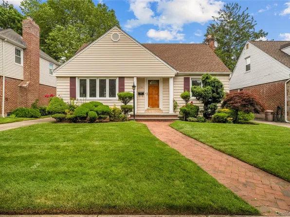 131 Primrose Drive, New Hyde Park, NY 11040