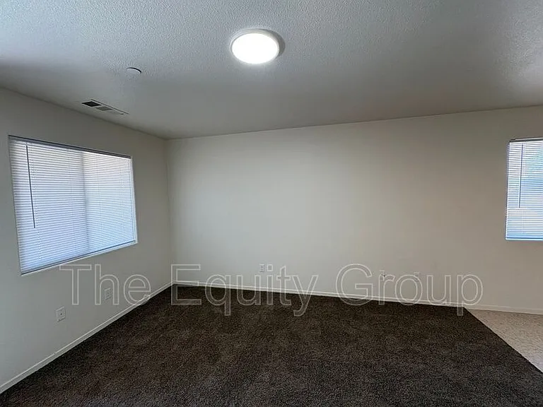 2106 W Lark Ave — Photo 4