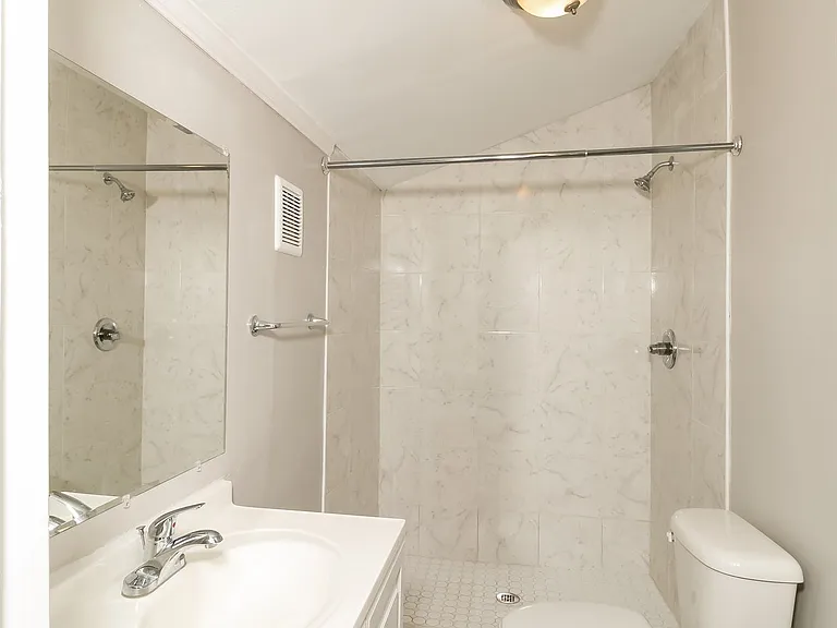 50347_026_main_bathroom_13461744.jpg