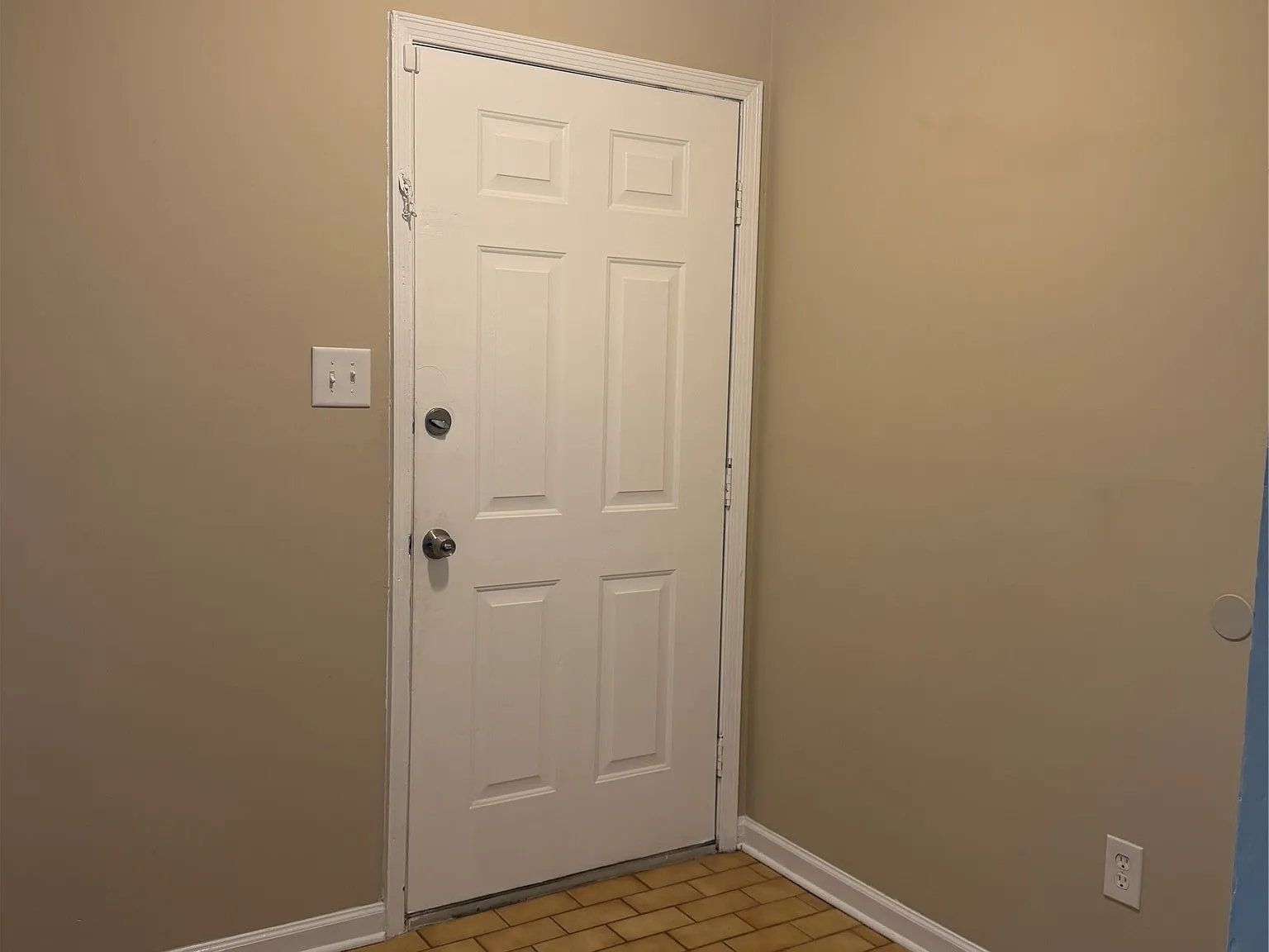 3 bed, 2.0 bath, 1905 sqft, $1,750 — Photo 3