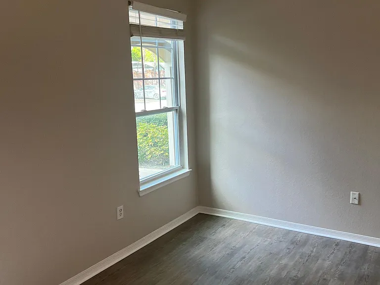 2025 Erving Cir #104 — Photo 9