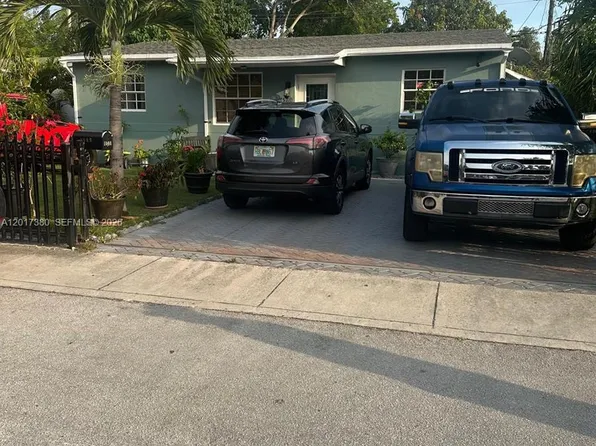 1560 NE 154th St, North Miami Beach, FL 33162