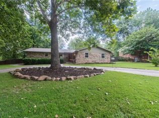 2202 E Elaine Ave, Fayetteville, AR 72703