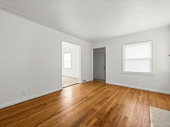 4th image of 11594 Rossiter St