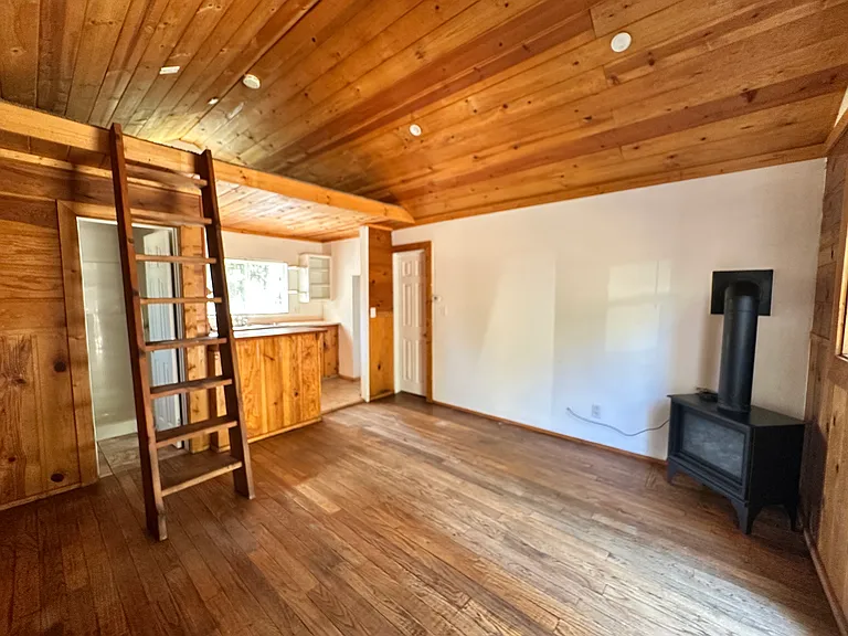25065 Laurel Dr #4 — Photo 3