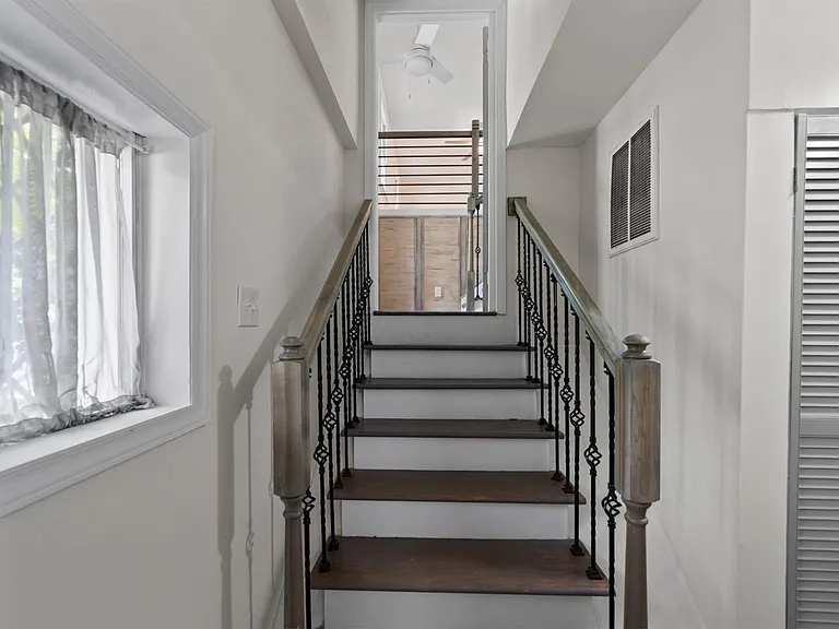 1304 Buckingham Rd — Photo 13