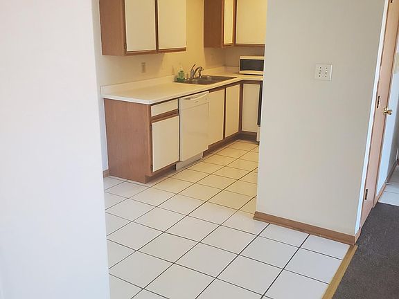 4th image of 1440 Raven Dr #5