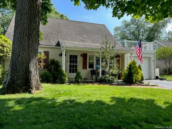 (undisclosed Address), Massapequa, NY 11758