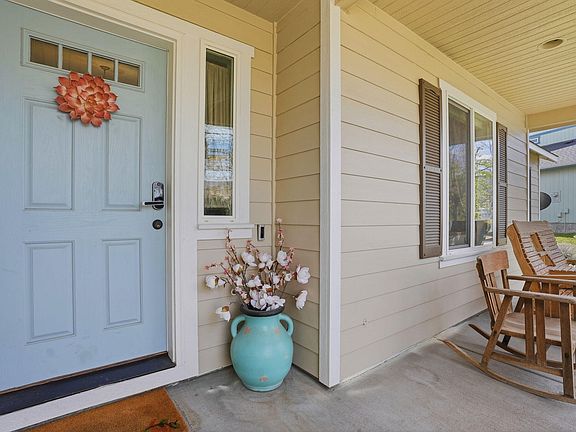 5th image of 429 NE Petal Ct