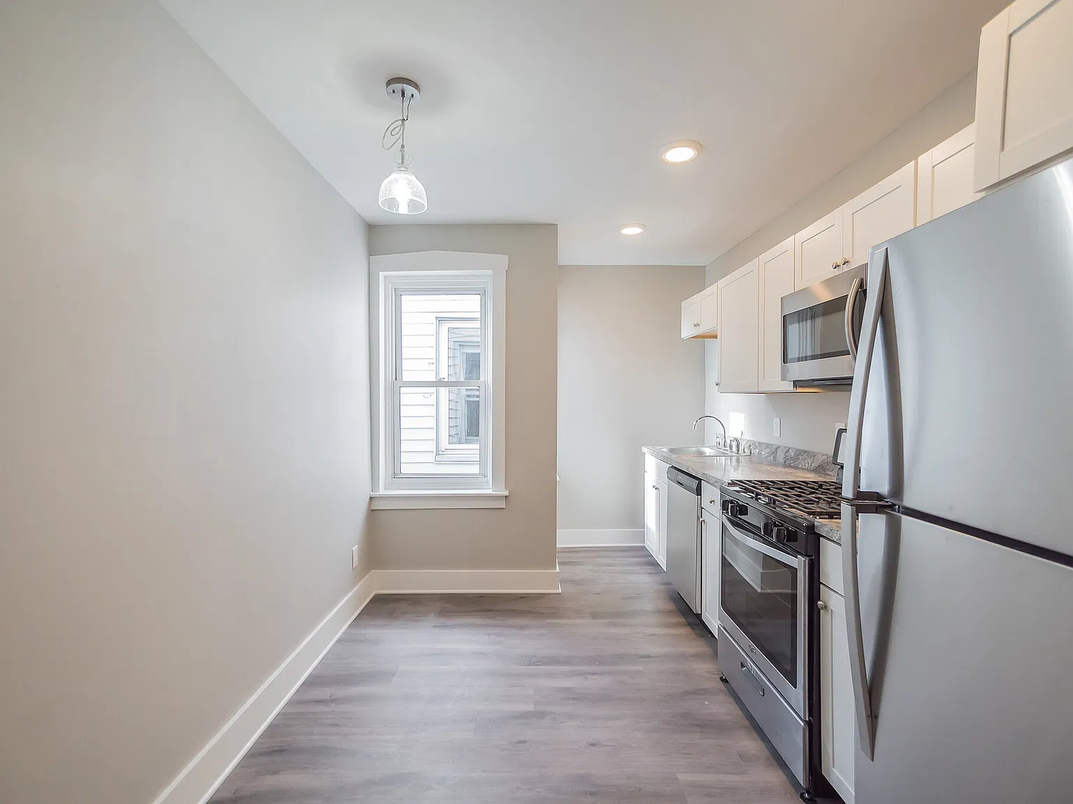 1 bed, 700 sqft, $2,075 — Photo 3