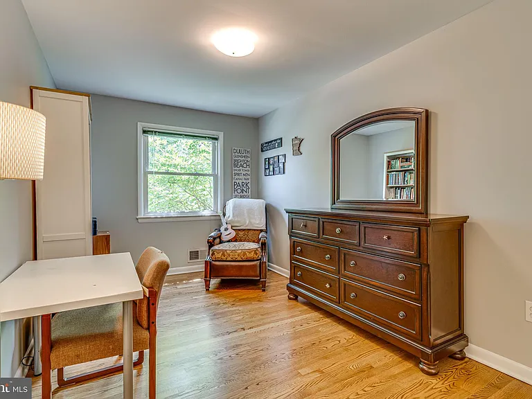 3 Groves Ave — Photo 24