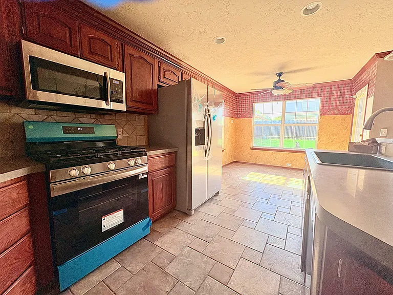 928 W Quincy St — Photo 4