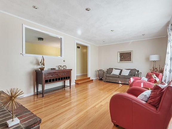 5th image of 141 North St