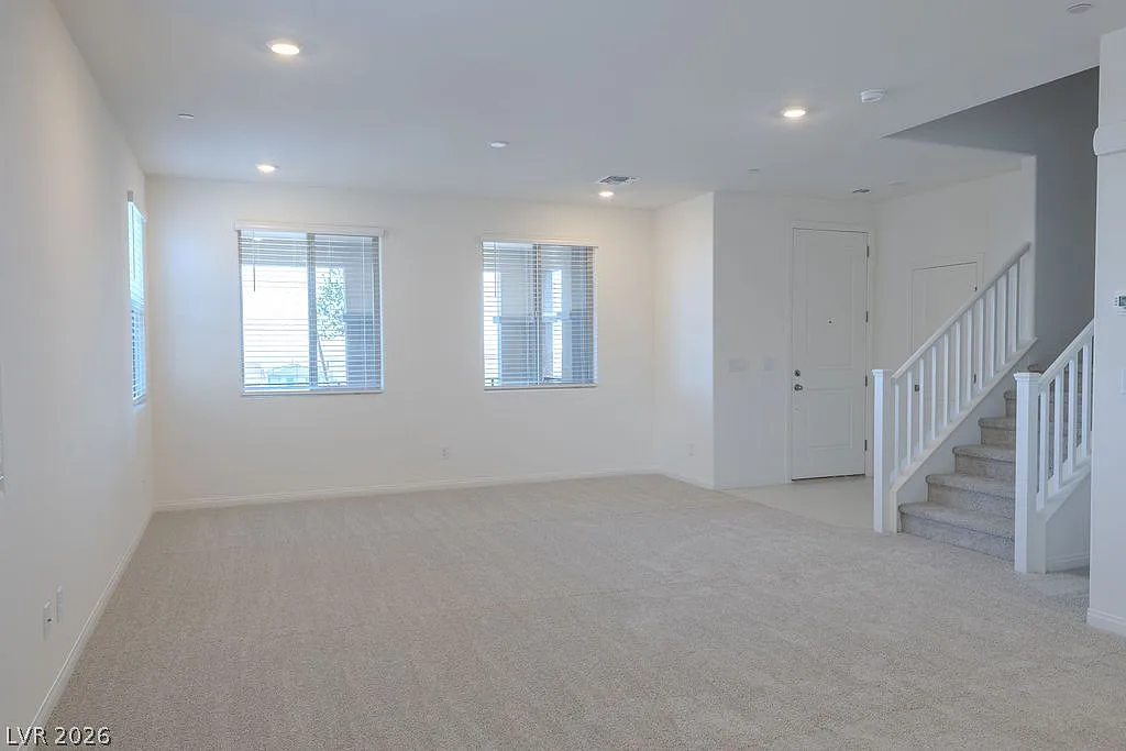 4 bed, 2.5 bath, 1947 sqft, $2,700 — Photo 2
