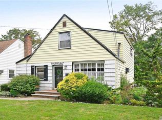 137 Green St, Valley Stream, NY 11580