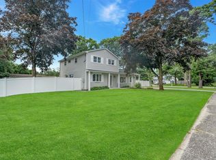 3 Sandie Ct, Patchogue, NY 11772