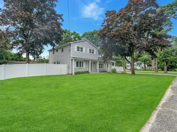 3 Sandie Court, Patchogue, NY 11772