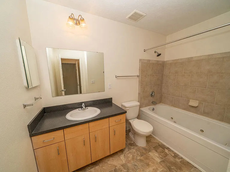 Lynbrook Apartments and Townhomes — Photo 48