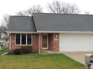 2328 Deerborn Dr, Dubuque, IA 52002