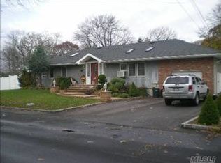 55 Garretson Ave, Islip, NY 11751