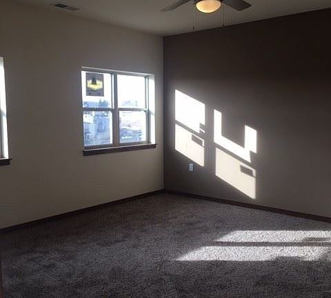 4th image of 128 Wisconsin St #203